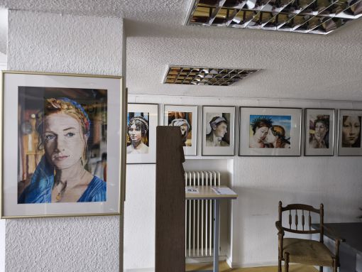 Arbeiten von Dorothea Reiser und ihrem Mann Wolf Stefan (Stele aus Sandstein)